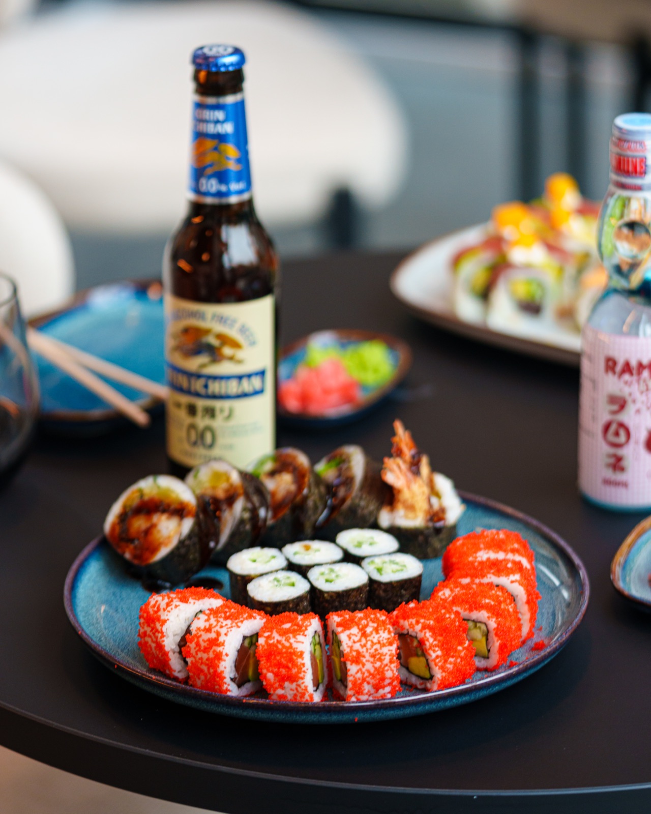 Assortiment de makis et california rolls So Sushi à Kraainem